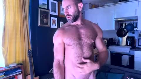 Snapshot of jameslondon_ chatting on June 3, 6:35 pm jameslondon_ online show from June 3, 6:35 pm