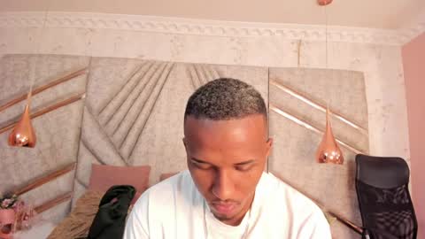 Snapshot of jamesparck chatting on December 31, 4:06 am James online show from December 31, 4:06 am