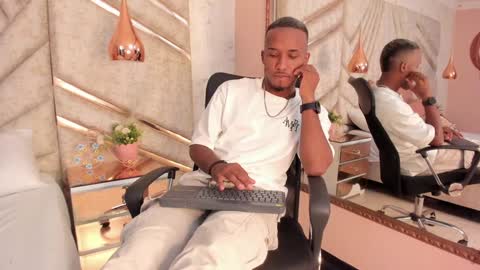 Snapshot of jamesparck chatting on December 31, 7:10 am James online show from December 31, 7:10 am