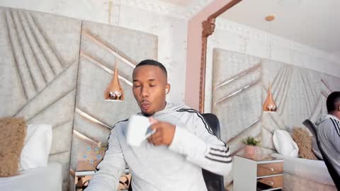 Snapshot of jamesparck chatting on January 12, 12:23 pm James online show from January 12, 12:23 pm