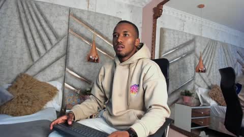 Snapshot of jamesparck chatting on January 19, 12:39 pm James online show from January 19, 12:39 pm