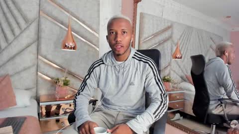 Snapshot of jamesparck chatting on February 4, 12:22 pm James online show from February 4, 12:22 pm