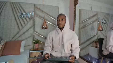 Snapshot of jamesparck chatting on February 20, 12:25 pm James online show from February 20, 12:25 pm