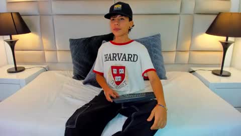 jamess_ford online show from February 19, 3:28 am