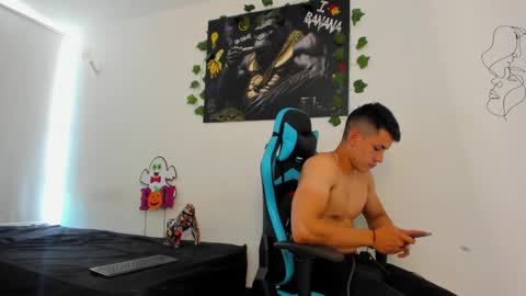 Jamess hott online show from December 4, 6:28 pm