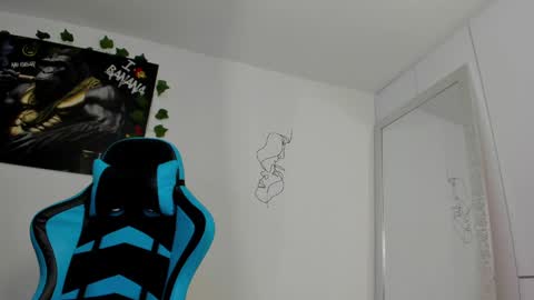 Jamess hott online show from December 5, 3:50 pm