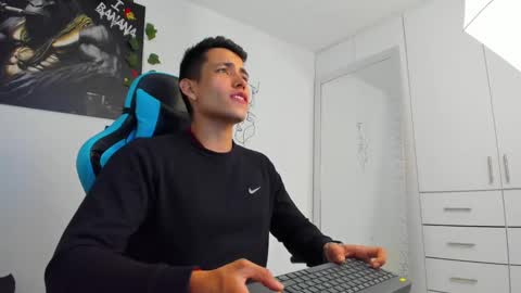 Jamess hott online show from December 18, 1:45 pm