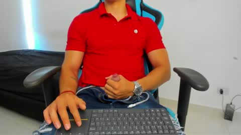 Jamess hott online show from January 18, 1:51 pm