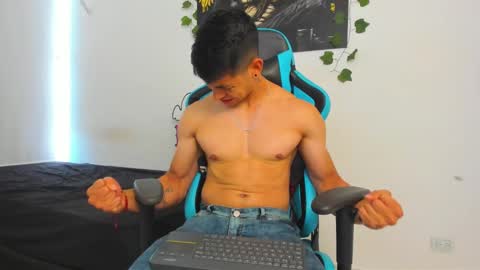 Jamess hott online show from January 27, 8:28 pm