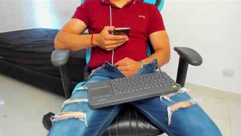 Jamess hott online show from January 29, 2:53 pm