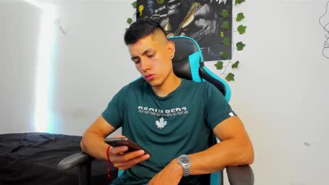 Jamess hott online show from February 1, 1:51 pm