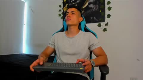 Jamess hott online show from February 3, 7:10 pm