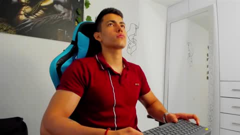 Jamess hott online show from February 14, 1:18 pm