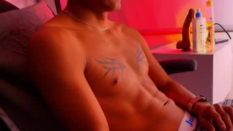 Jamesshott  online show from January 16, 5:44 am