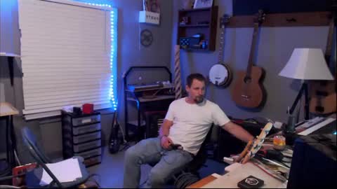 Snapshot of jameswebbscope chatting on April 29, 9:35 am Jameswebbscope online show from April 29, 9:35 am