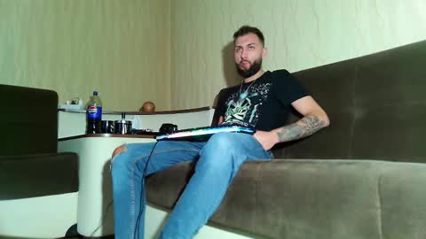 Snapshot of jamienoxus chatting on February 22, 6:08 pm Robbie online show from February 22, 6:08 pm