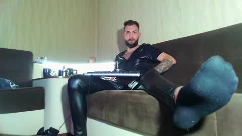 Snapshot of jamienoxus chatting on February 22, 9:15 pm Robbie online show from February 22, 9:15 pm