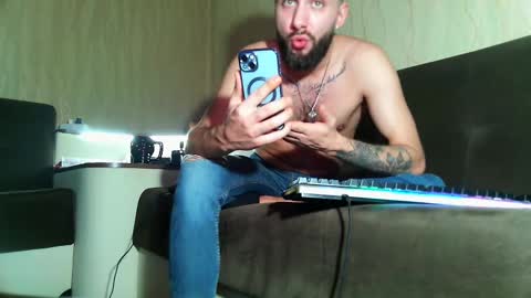 Snapshot of jamienoxus chatting on February 23, 6:28 am Robbie online show from February 23, 6:28 am