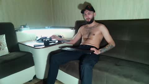 Snapshot of jamienoxus chatting on February 28, 8:31 am Robbie online show from February 28, 8:31 am