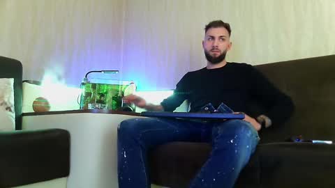 Snapshot of jamienoxus chatting on March 4, 9:11 pm Robbie online show from March 4, 9:11 pm