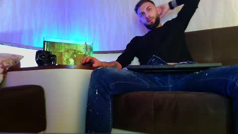 Snapshot of jamienoxus chatting on March 7, 12:04 am Robbie online show from March 7, 12:04 am