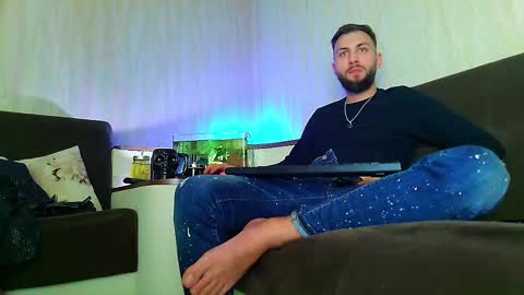 Snapshot of jamienoxus chatting on March 7, 9:48 pm Robbie online show from March 7, 9:48 pm