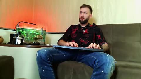 Snapshot of jamienoxus chatting on March 10, 5:54 am Robbie online show from March 10, 5:54 am