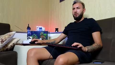 Snapshot of jamienoxus chatting on September 11, 6:57 am Robbie online show from September 11, 6:57 am