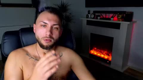 Snapshot of jamienoxus chatting on December 5, 8:01 am Robbie online show from December 5, 8:01 am