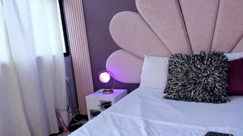 janedaviss online show from April 6, 7:59 pm