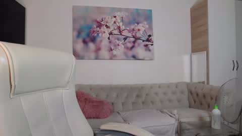 Janelle Brown online show from December 14, 2:31 pm