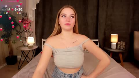 Snapshot of janetjennings chatting on December 15, 6:40 am Day Alice Night Stella online show from December 15, 6:40 am