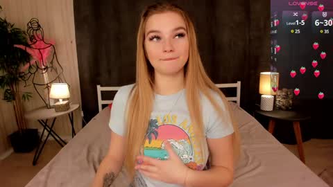 Snapshot of janetjennings chatting on December 18, 6:21 am Day Alice Night Stella online show from December 18, 6:21 am