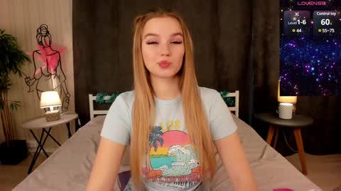 Snapshot of janetjennings chatting on December 19, 6:12 am Day Alice Night Stella online show from December 19, 6:12 am