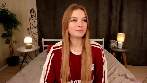 Snapshot of janetjennings chatting on December 29, 8:22 am Day Alice Night Stella online show from December 29, 8:22 am