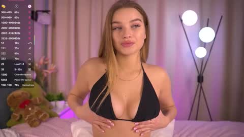 Day Alice Night Stella online show from February 21, 5:30 am