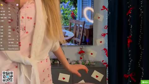 Hi Im Alice and here youll find something online show from March 4, 6:19 am