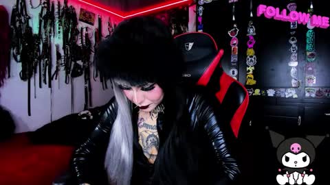      online show from October 3, 10:40 pm