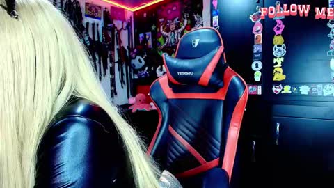 Snapshot of janna_ink chatting on November 14, 11:46 pm online show from November 14, 11:46 pm