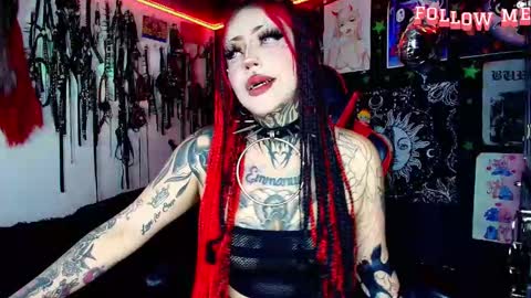 Snapshot of janna_ink chatting on December 1, 12:48 am online show from December 1, 12:48 am