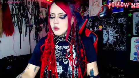 Snapshot of janna_ink chatting on December 1, 11:43 pm online show from December 1, 11:43 pm