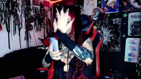 Snapshot of janna_ink chatting on December 3, 9:57 pm online show from December 3, 9:57 pm