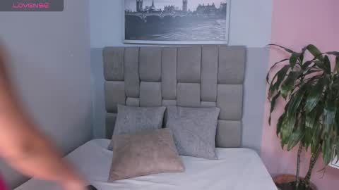 Snapshot of janna_lopezz chatting on October 31, 11:33 am Janna online show from October 31, 11:33 am