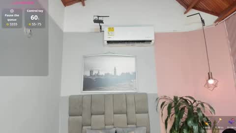 Snapshot of janna_lopezz chatting on November 25, 11:21 am Janna online show from November 25, 11:21 am