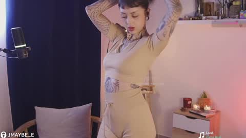   jmaybe e online show from December 14, 2:31 pm