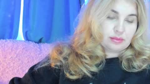 Snapshot of jansylines chatting on February 5, 4:14 pm JansyLines online show from February 5, 4:14 pm