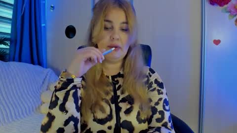 Snapshot of jansylines chatting on November 19, 7:08 am JansyLines online show from November 19, 7:08 am