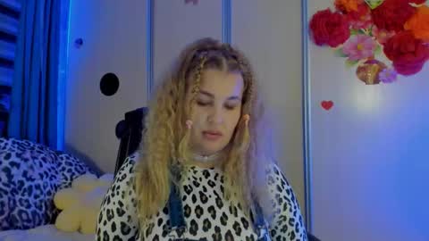 Snapshot of jansylines chatting on December 1, 7:19 pm JansyLines online show from December 1, 7:19 pm