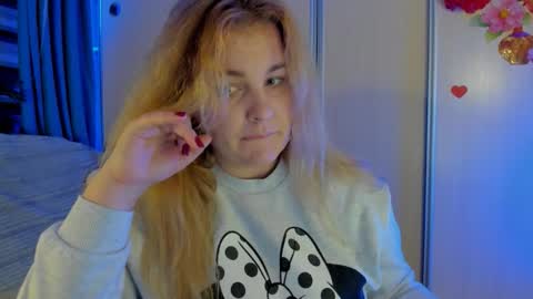 Snapshot of jansylines chatting on December 3, 7:12 pm JansyLines online show from December 3, 7:12 pm