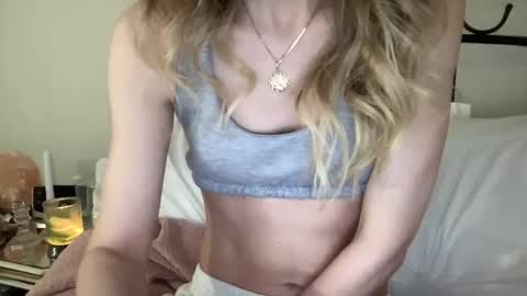 Snapshot of januarydaze chatting on December 3, 7:32 am the small pp whisperer ball puncher online show from December 3, 7:32 am